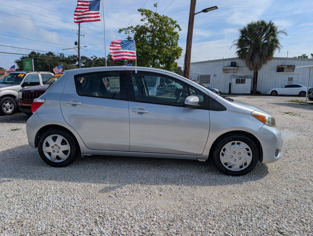 Used 2013 Toyota Yaris LE FWD image 4