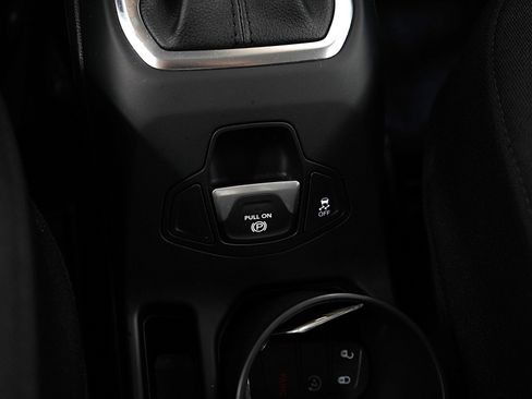 Used 2021 Jeep Renegade Sport image 24