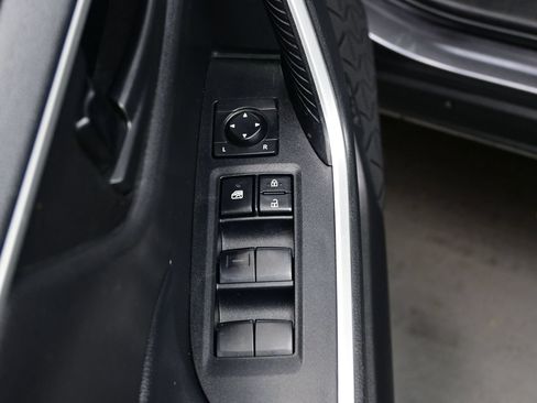 Used 2022 Toyota RAV4 LE AWD/4WD image 10
