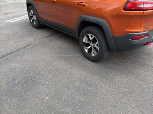 Used 2016 Jeep Cherokee Trailhawk w/ Comfort/Convenience Group AWD/4WD image 3