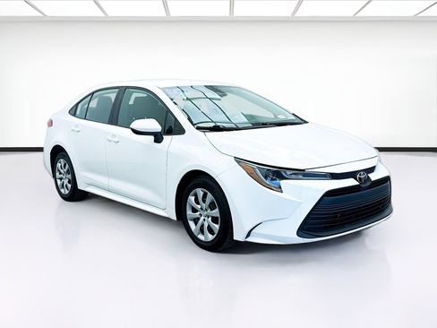 Used 2023 Toyota Corolla LE image 3