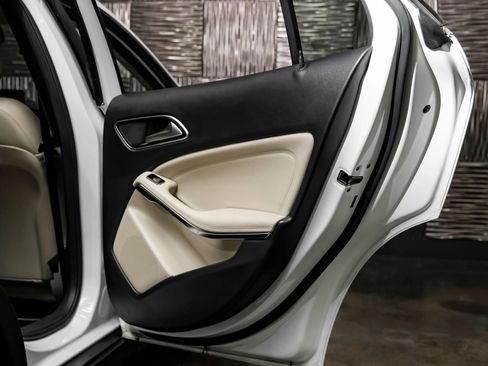 Used 2019 Mercedes-Benz GLA 250 image 43