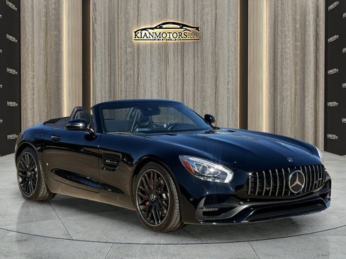 Used 2018 Mercedes-Benz AMG GT Roadster w/ Exclusive Interior Package image 4