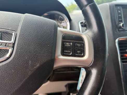 Used 2011 Dodge Grand Caravan Crew w/ Entertainment Group 1 FWD image 18