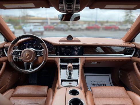 Used 2018 Porsche Panamera 4 image 5