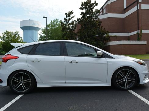 Used 2017 Ford Focus ST w/ Equipment Group 401A FWD image 4
