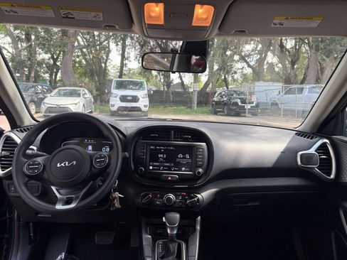 Used 2025 Kia Soul LX w/ LX Technology Package FWD image 31