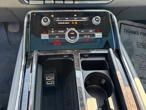 Used 2018 Lincoln Navigator L Select w/ Technology Package image 14