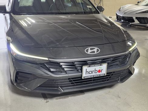 Certified 2024 Hyundai Elantra Blue image 9