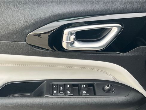 Used 2023 Jeep Compass Limited image 23