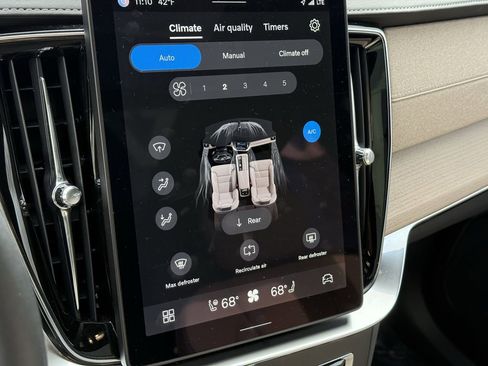 Certified 2025 Volvo XC90 B5 Plus image 27