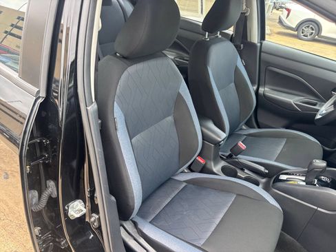 Used 2025 Nissan Versa SV FWD image 34