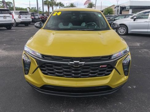 Used 2024 Chevrolet Trax RS w/ Driver Confidence Package FWD image 2