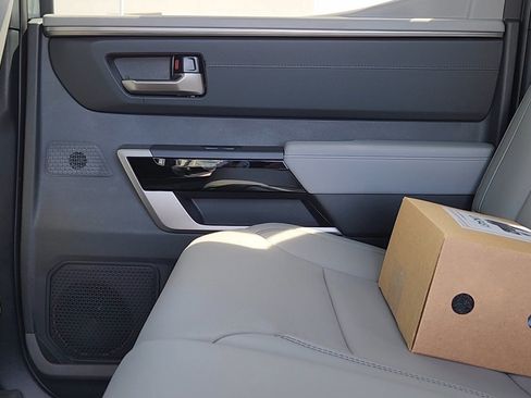 New 2026 Toyota Tundra Limited AWD/4WD image 15