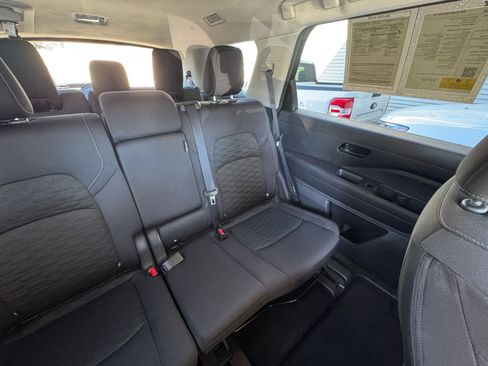 Used 2025 Nissan Pathfinder SV FWD image 40