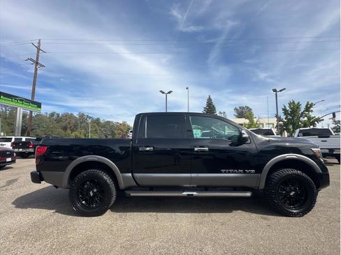 Used 2020 Nissan Titan Platinum Reserve w/ Moonroof Package AWD/4WD image 9