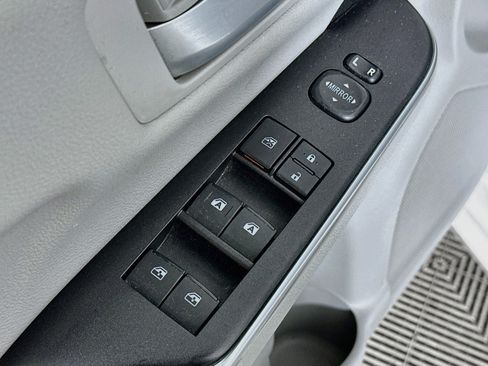 Used 2017 Toyota Camry LE FWD image 17