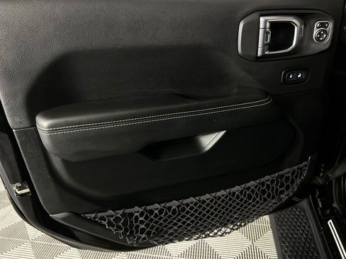 Used 2020 Jeep Wrangler Unlimited Sahara image 25