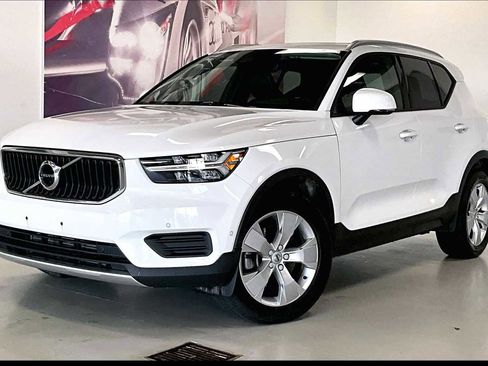 Used 2019 Volvo XC40 T5 Momentum AWD/4WD image 1