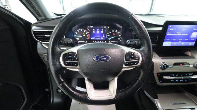 Used 2021 Ford Explorer XLT w/ Equipment Group 202A AWD/4WD image 19