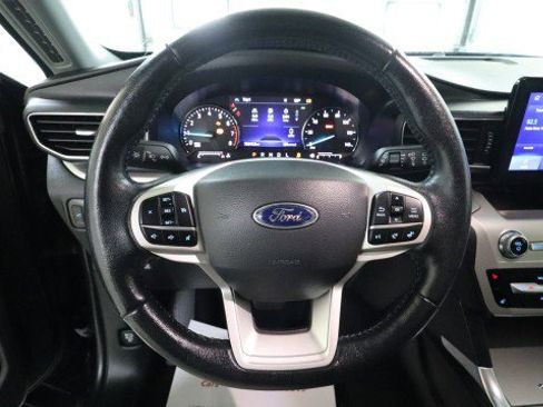Used 2021 Ford Explorer XLT w/ Equipment Group 202A AWD/4WD image 19