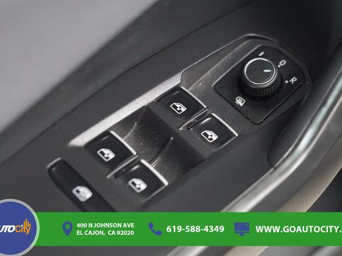 Used 2025 Volkswagen Jetta SE FWD image 18