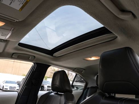 Used 2020 Toyota Corolla XLE image 4