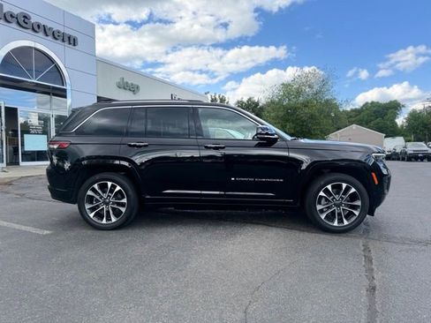 Used 2023 Jeep Grand Cherokee Overland w/ Advanced Protech Group III AWD/4WD image 10