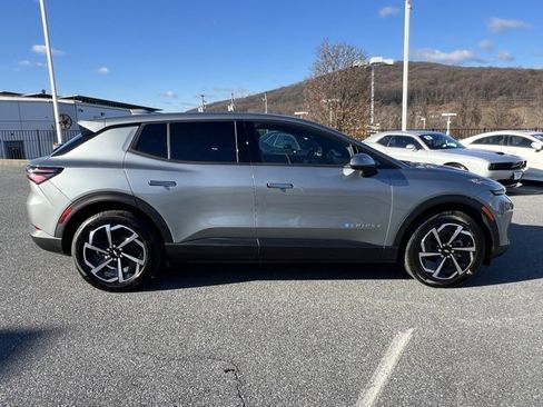 New 2026 Chevrolet Equinox EV LT image 8