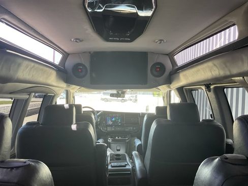 Used 2019 GMC Savana 2500 Extended RWD image 22