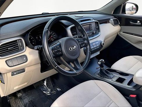 Used 2016 Kia Sorento LX w/ LX Convenience Package image 14