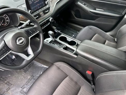 Used 2024 Nissan Altima 2.5 SV FWD image 11