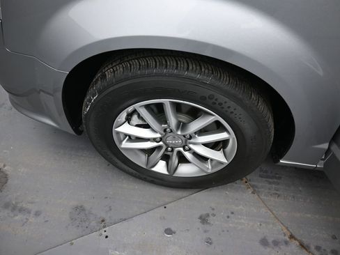 Used 2016 Dodge Grand Caravan SE image 38