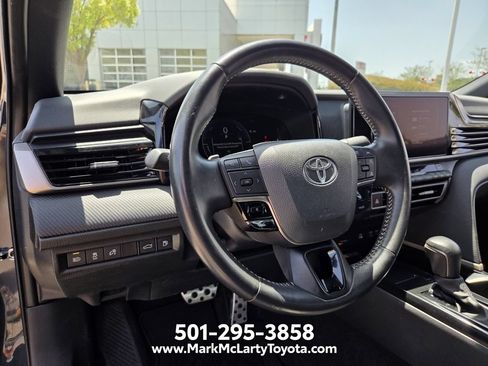Used 2025 Toyota Camry SE FWD image 11