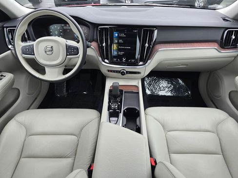 Used 2022 Volvo S60 B5 Inscription image 19