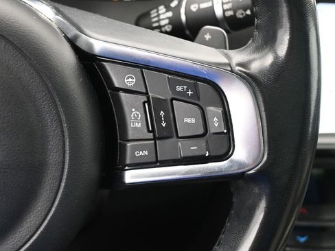 Used 2017 Jaguar F-PACE R-Sport image 12