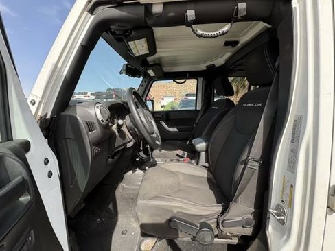 Used 2016 Jeep Wrangler Unlimited Rubicon w/ Connectivity Group AWD/4WD image 9