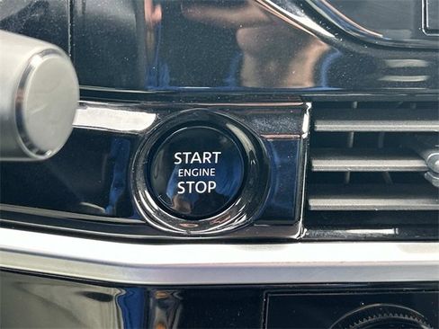 Used 2025 Nissan Pathfinder SL image 29