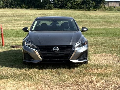 Used 2025 Nissan Altima 2.5 S FWD image 2