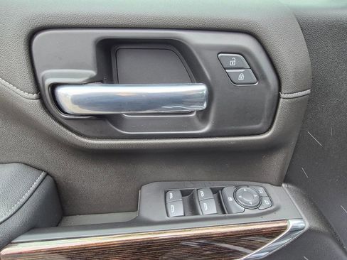 Used 2022 GMC Sierra 1500 SLE w/ X31 Off-Road Package image 11