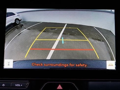 Certified 2024 Toyota Venza XLE image 27