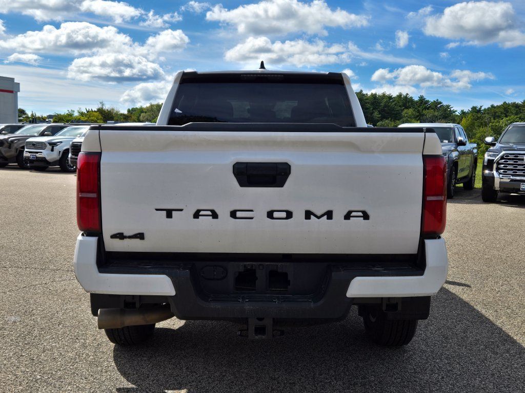Used 2025 Toyota Tacoma SR5 AWD/4WD image 4