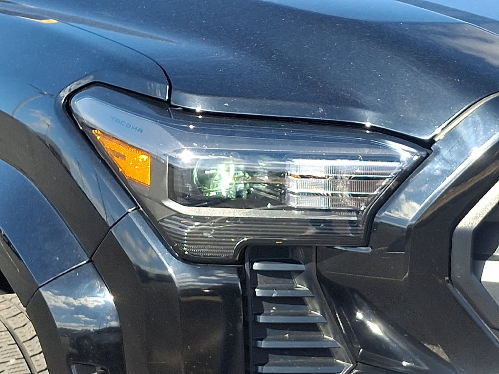 Certified 2025 Toyota Tacoma SR5 AWD/4WD image 14