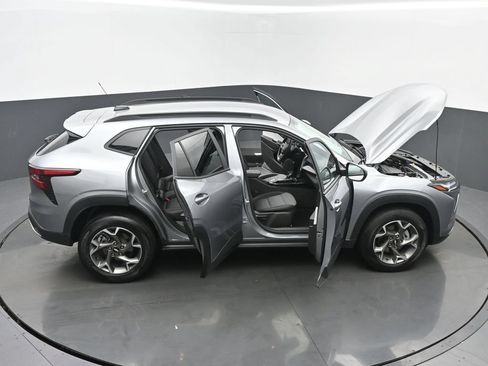Used 2025 Chevrolet Trax LT w/ LT Convenience Package FWD image 63
