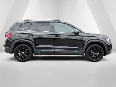 Used 2023 Volkswagen Taos SE FWD image 8