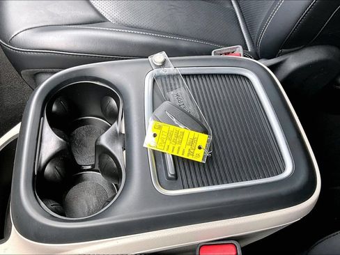 Used 2024 Chrysler Pacifica Touring-L FWD image 36