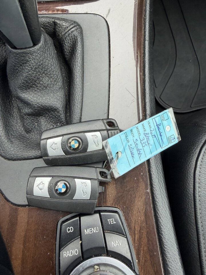 Used 2011 BMW 335i xDrive Sedan AWD/4WD image 27