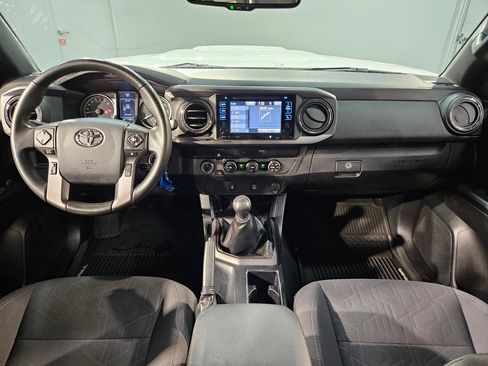 Used 2019 Toyota Tacoma TRD Sport AWD/4WD image 10