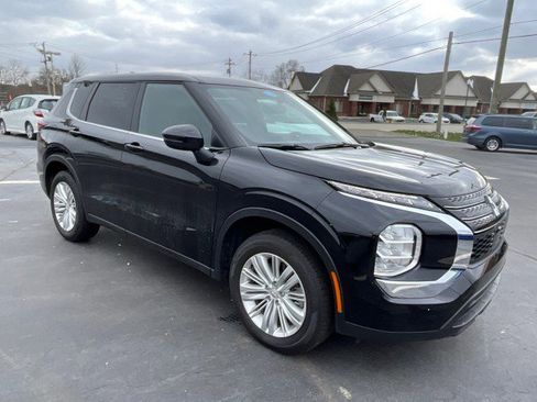 Used 2024 Mitsubishi Outlander ES image 10