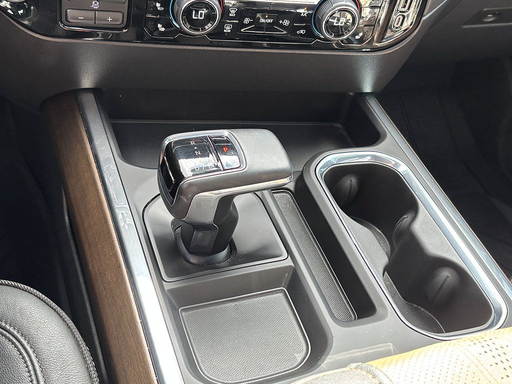 Used 2024 Chevrolet Silverado 1500 High Country w/ High Country Premium Package AWD/4WD image 13